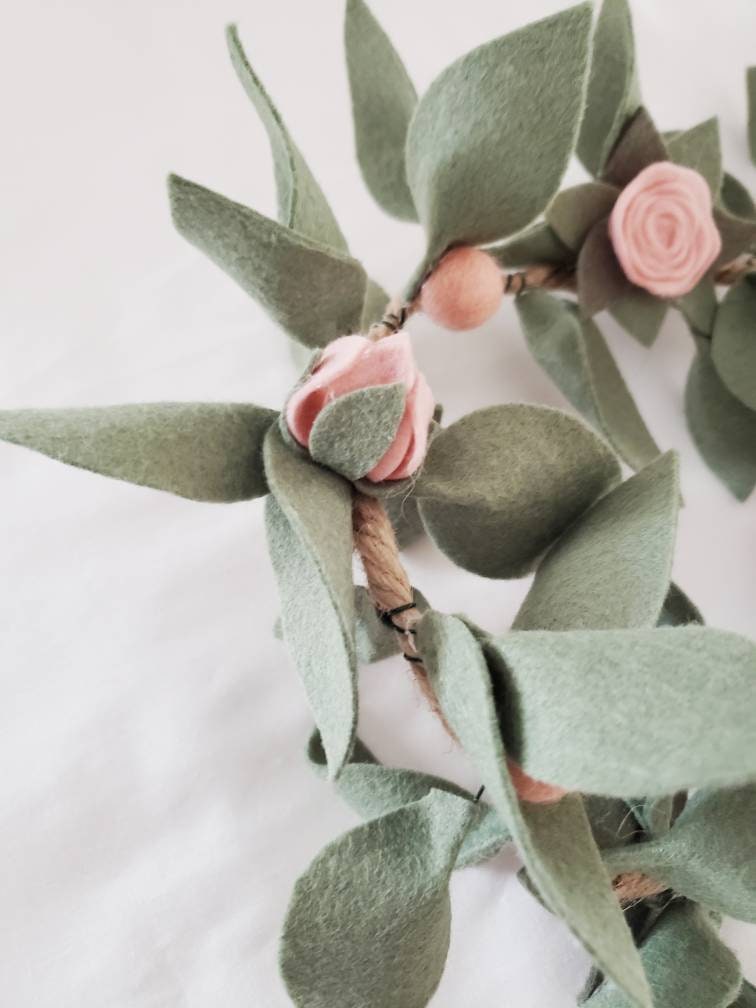 Budding Rose Garland